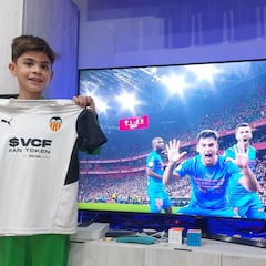 Hugo Duro volvió a cumplir con Mario, su fan número 1