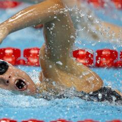 Mireia y Melani nadan de la mano a la final de los 400 libre