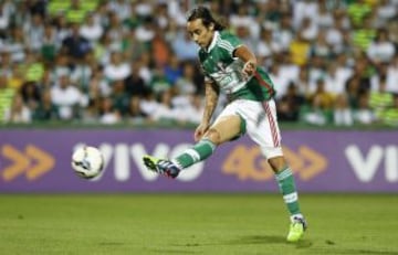 Jorge Valdivia jugó un tiempo en Palmeiras que perdió 2-0 ante Coritiba en Brasil.