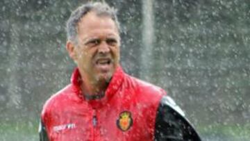 Caparrós y los horarios: "Faltan al respeto a los aficionados"