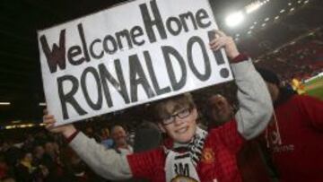 Bienvenido a casa Ronaldo, pancarta en Old Trafford.