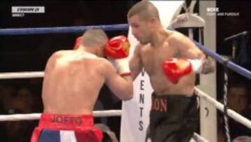 Rubén Varón, a la derecha, no pudo aguantar más de cuatro asaltos.