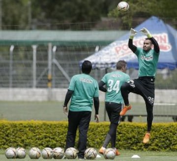 Un total de 27 jugadores se presentaron en el primer entrenamiento de Nacional con miras al Torneo Clausura 2015.