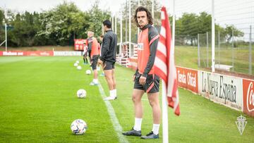 Pelayo Suárez, en un entrenamiento en Mareo con el Sporting.