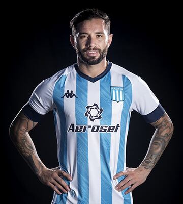 Eugenio Mena con Racing Club en Superliga 2019.