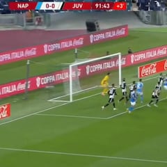 Frótense los ojos porque no parece real: doble parada épica de Buffon en el descuento