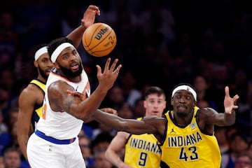 Mitchell Robinson #23 of the New York Knicks and Pascal Siakam #43 of the Indiana Pacers 