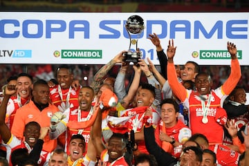 Independiente Santa Fe, único campeón por Colombia de la Copa Sudamericana al derrotar a Huracán en 2015.