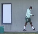 El Betis aterriza en Budapest sin el portugués William Carvalho
