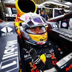 Checo Pérez presume su casco edición especial para el GP de Austria