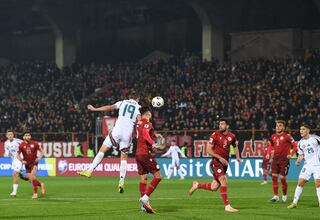 Hungría e Islandia se aferran a la repesca