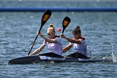 La dupla española formada por Sara Ouzande y Carolina García termina tercera en su serie de cuartos de final tras las embarcaciones de Países Bajos y Australia y consiguen meterse en las semifinales del K-2 500 femenino,