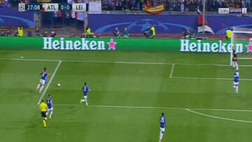 Momento en el que Griezmann es empujado en el Atlético - Leicester