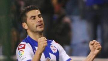 <b>FELIZ. </b>Riki, celebrando el gol que le marcó este sábado al Barça B.