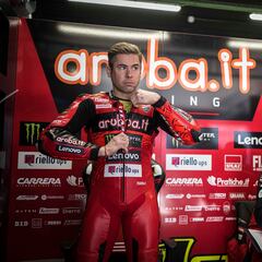 Álvaro Bautista renueva con Ducati