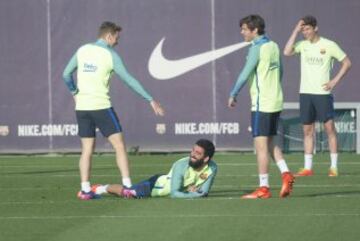 Último entrenamiento del Barça antes de viajar a A Coruña