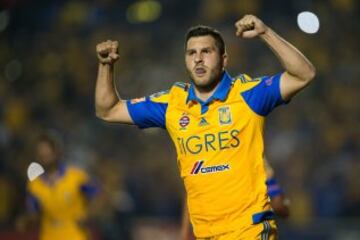 Gignac celebra con la afición de Tigres