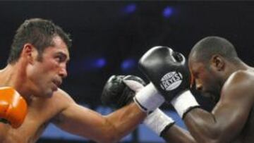 Óscar de la Hoya en pleno combate