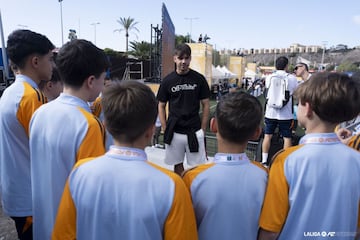 Asencio charla con el equipo Sub-12 del Madrid.