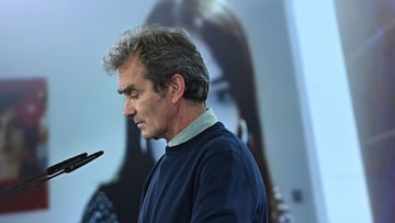 GRAF3543. MADRID, 03/11/2020.- El director del Centro de Alertas y Emergencias Sanitarias, Fernando Simón, durante la rueda de prensa ofrecida este martes en Moncloa para informar acerca de los últimos datos de la pandemia del coronavirus en España. El Ministerio español de Sanidad notificó 18.669 nuevos casos de covid-19, de ellos 5.145 en las últimas 24 horas, lo que aumenta el total de contagios a 1.259.366 desde el inicio de la epidemia. EFE/ Fernando Villar