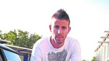 <b>UN DIEZ PARA ÉL. </b>Luis García posó para AS a su salida de Sant Adrià, donde los hinchas le felicitaron.