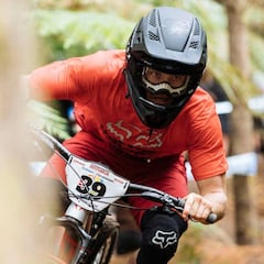 Isabeau Courdurier y Martin Maes se llevan la parada inaugural de la Enduro World Series