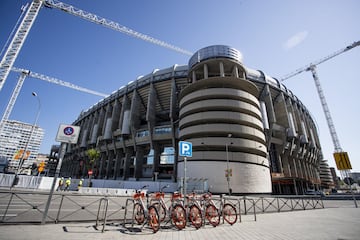 El conjunto blanco sigue dando forma a la remodelación del Santiago Bernabéu. El Estado de Alarma decretado por el Gobierno no ha paralizado las obras.