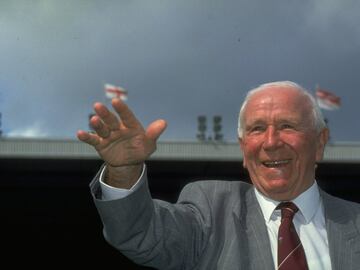 Matt Busby, un símbolo de los 'Red Devils' es mencionado en la canción 'Dig It', del álbum 'Let It Be', escrita por John Lennon. La canción, una seguidilla sin aparente coherencia en la letra, menciona a personajes como B.B King, Doris Gray, e instituciones como la CIA.