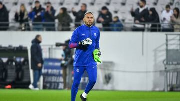 The Costa Rican goalkeeper, upset with lack of minutes at PSG, has already said yes to an English team, but awaits green light.