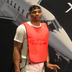 ¿Provocó Westbrook a Durant llevando un peto de fotógrafo?