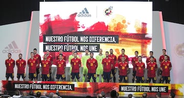 Spain players model the new shirt which the team will wear at next year's Euro 2020 today in the Luis Aragonés room in Las Rozas.