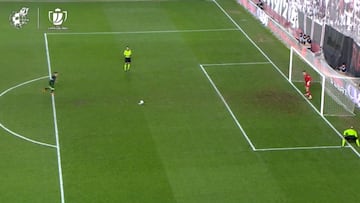 La treta ocurrente del recogepelotas del Rayo para distraer al Betis en los penaltis