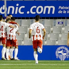 El Almería, mejor contra once