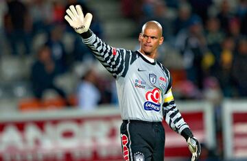 Uno de los grandes porteros extranjeros que han llegado al fútbol mexicano. Ganó cuatro títulos de liga con los Tuzos y cuatro campeonatos de Concacaf, aunque su mayor logro fue alzar la Copa Sudamericana en el 2006, algo que ningún otro equipo mexicano ha logrado. Anotó un gol de cabeza ante los Jaguares de Chiapas en el Apertura 2002.