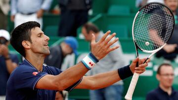 Djokovic sufre mucho para pasar y Mannarino elimina a Tsonga