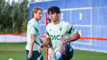 Juan Díaz en un entrenamiento semanal del Cádiz CF en la Ciudad Deportiva Bahía de Cádiz.