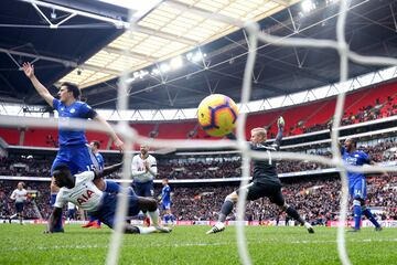 Tottenham gana 3-1 en casa con gol de Sánchez. Este es el noveno gol como profesional del colombiano.