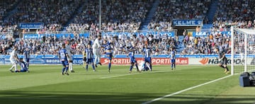 El árbitro anula el gol de Sergio Ramos por falta previa de Cristiano en un salto.