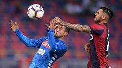 Soccer Football - Serie A - Bologna v Napoli - Stadio Renato Dall&#039;Ara, Bologna, Italy - May 25, 2019  Napoli&#039;s Amin Younes in action with Bologna&#039;s Roberto Soriano       REUTERS/Alberto Lingria