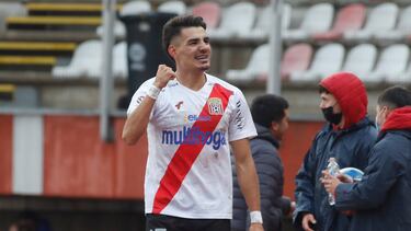 Futbol, Curico Unido vs Cobresal.
Fecha 17, campeonato nacional 2022.
El jugador de Curico Unido Diego Coelho celebra su gol contra Cobresal durante el partido por primera division jugado en el estadio La Granja.
Curico, Chile.
09/07/2022
Jose Robles/Photosport
Football, Curico Unido vs Cobresal.
17 th Date, National Championship 2022
Curico Unido's player Diego Coelho celebrates his goal against Cobresal during first division football match at La Granja stadium.
Curico, Chile.
09/07/2022
Jose Robles/Photosport