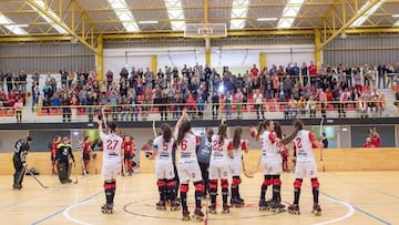 Las jugadoras del Telecable Gijón celebran una victoria ante su afición.