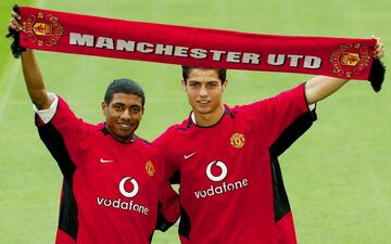 Kleberson y Cristiano Ronaldo en la presentación como nuevos jugadores del Manchester United.