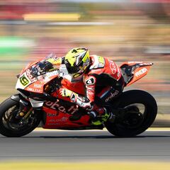 Nuevo triunfo de Álvaro Bautista en la Superpole Race