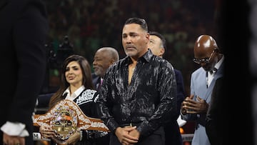 Óscar de la Hoya advierte a Canelo a pesar de derrota de Munguía