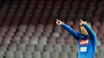 Napoli's Spanish striker Jose Maria Callejon celebrates after scoring a goal during the Italian Serie A football match Napoli versus Lazio on February 10, 2018 at San Paolo stadium in Naples. / AFP PHOTO / ALBERTO PIZZOLI