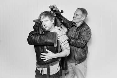 “El verano en que mi madre tuvo los ojos verdes’ llega al teatro en un montaje imperdible: ”Es como el libro pero distinto"