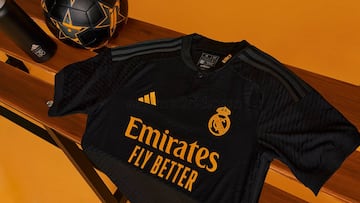 Negra con detalles amarillos, as赤 es la tercera equipaci車n del Real Madrid