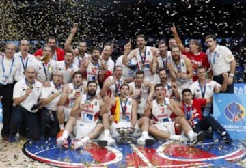 Celebraci¨®n de los espa?oles por la medalla de oro conseguida.