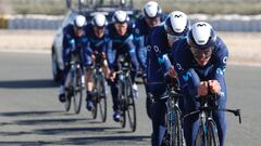 Los ciclistas del equipo Movistar, durante un entrenamiento de contrarreloj en la concentración de Alicante.