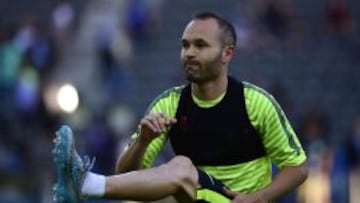 Andrés Iniesta, en el calentamiento previo a la final.